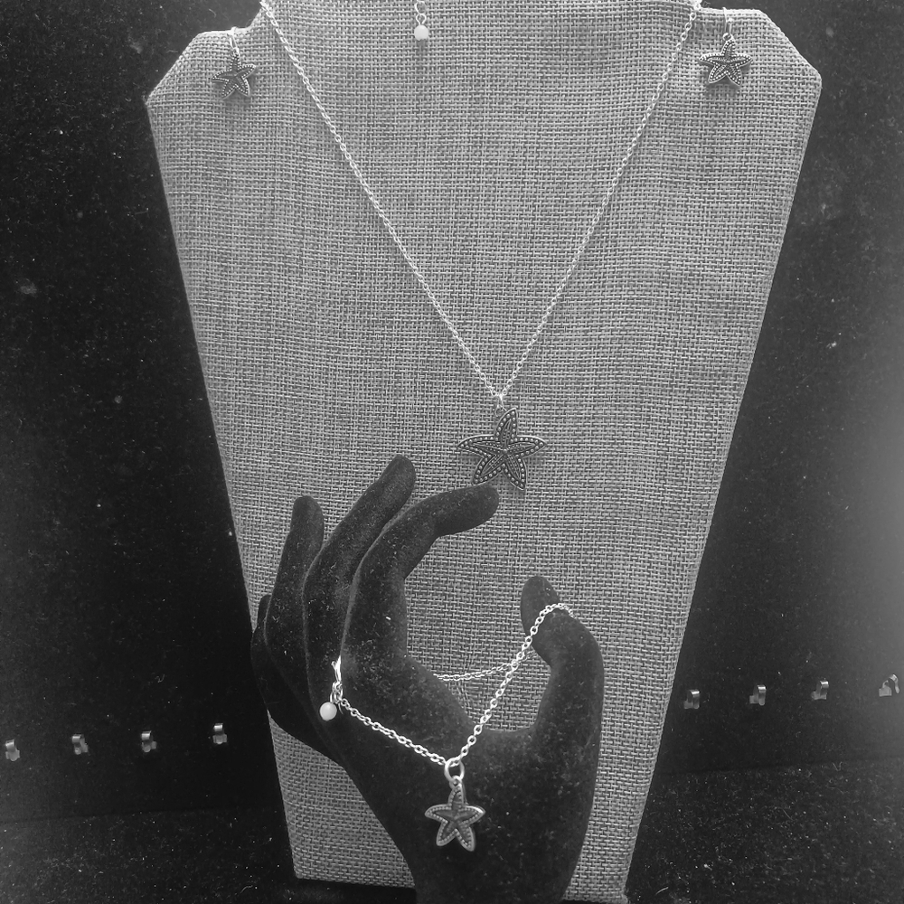 Avon Necklace Set